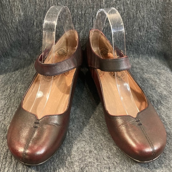 TAOS Sz 9 Velcro Closure Heeled Leather Mary Jane Comfort Shoes - Picture 1 of 11